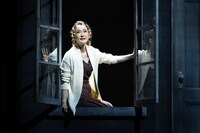 舞台「キオスク」より。（撮影：引地信彦）