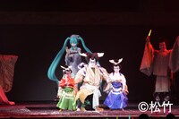 超歌舞伎Powered by IOWN「世界花結詞（せかいのはなむすぶことのは）」の様子。©松竹／超歌舞伎 Powered by IOWN『世界花結詞』©CFM