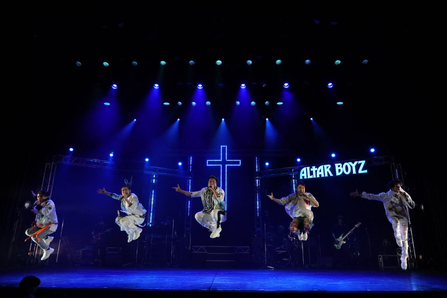「ALTAR BOYZ 2025」より、Team GOLDの公演の様子。