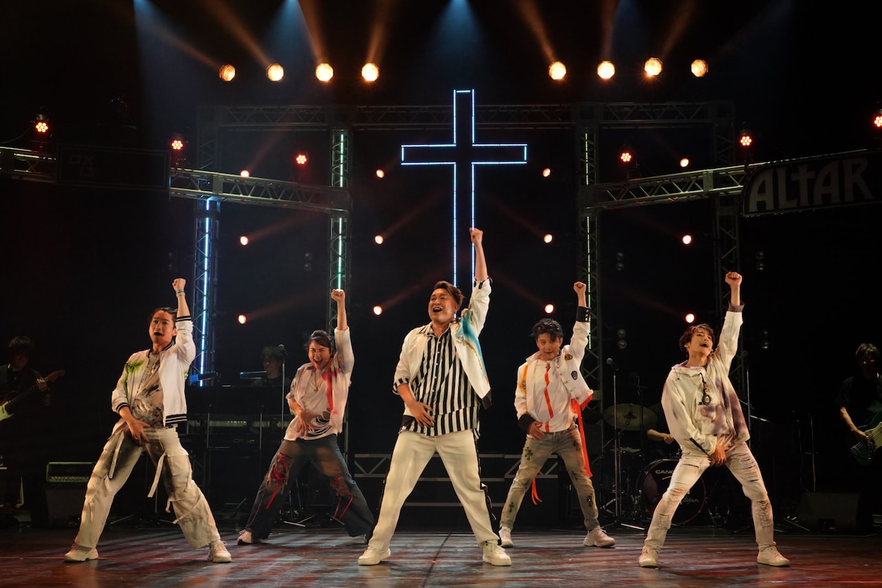 美しき男たちが“魂を救う”、「ALTAR BOYZ 2025」スタート（舞台写真