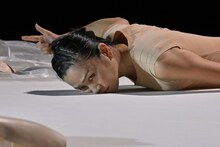 伊藤郁女「ロボット、私の永遠の愛」より。（撮影：阿部章仁）