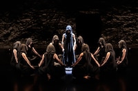 Noism0+Noism1「マレビトの歌」より。（撮影：松橋晶子）