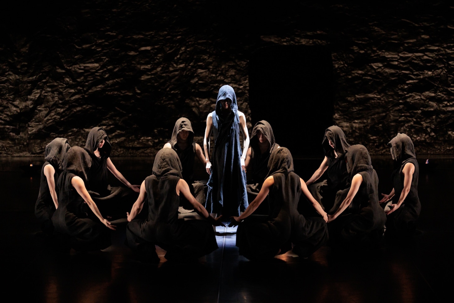 Noism0+Noism1「マレビトの歌」より。（撮影：松橋晶子）