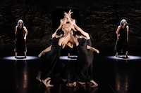 Noism0+Noism1「マレビトの歌」より。（撮影：松橋晶子）