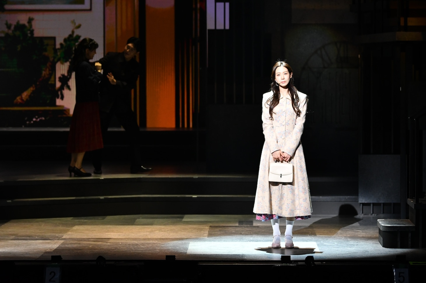 ミュージカル「愛の不時着」より。（撮影：三上富之）