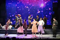 ミュージカル「愛の不時着」より。（撮影：三上富之）