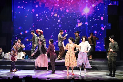 ミュージカル「愛の不時着」より。（撮影：三上富之）