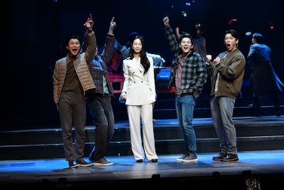 ミュージカル「愛の不時着」より。（撮影：三上富之）