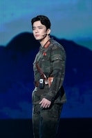 ミュージカル「愛の不時着」より。（撮影：三上富之）