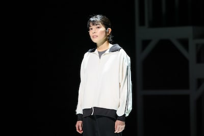 パルコ・プロデュース2025「シャイニングな女たち」より。（撮影：宮川舞子）