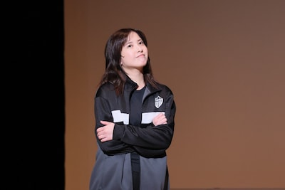 パルコ・プロデュース2025「シャイニングな女たち」より。（撮影：宮川舞子）