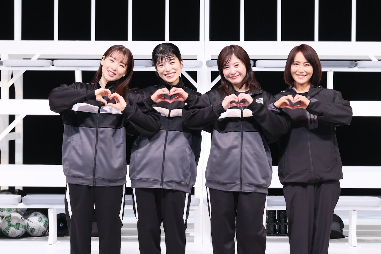 パルコ・プロデュース2025「シャイニングな女たち」より。左から桜井日奈子、さとうほなみ、吉高由里子、山口紗弥加。（撮影：宮川舞子）