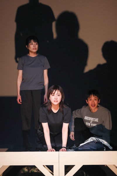 パルコ・プロデュース2025「シャイニングな女たち」より。（撮影：宮川舞子）