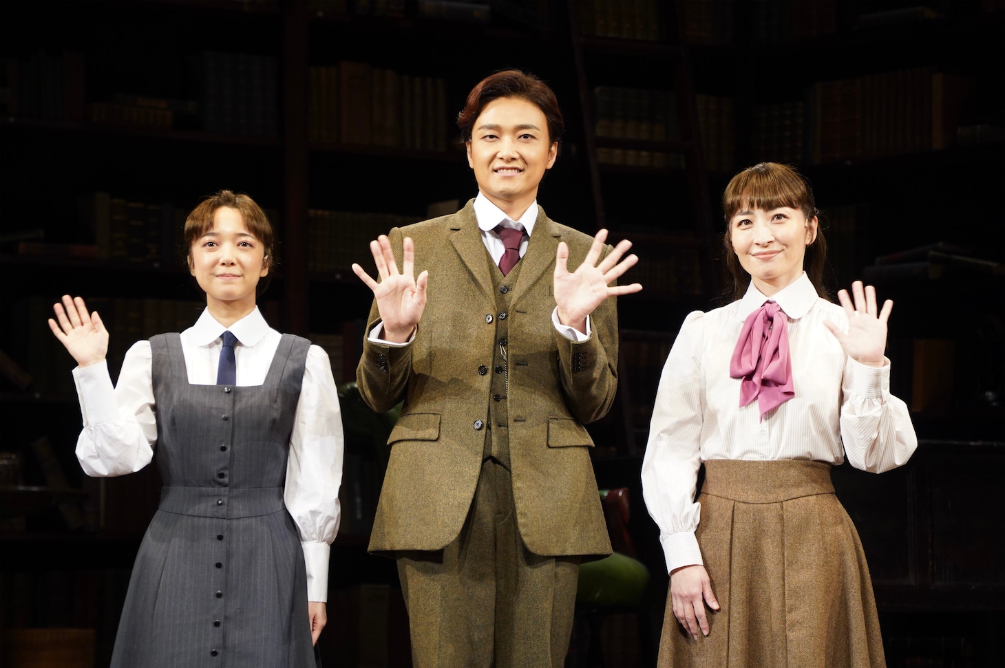 ミュージカル「ダディ・ロング・レッグズ」囲み取材より。左から上白石萌音、井上芳雄、坂本真綾。