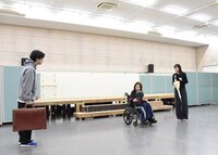 大阪国際文化芸術プロジェクト「姫が愛したダニ小僧」公開稽古の様子。