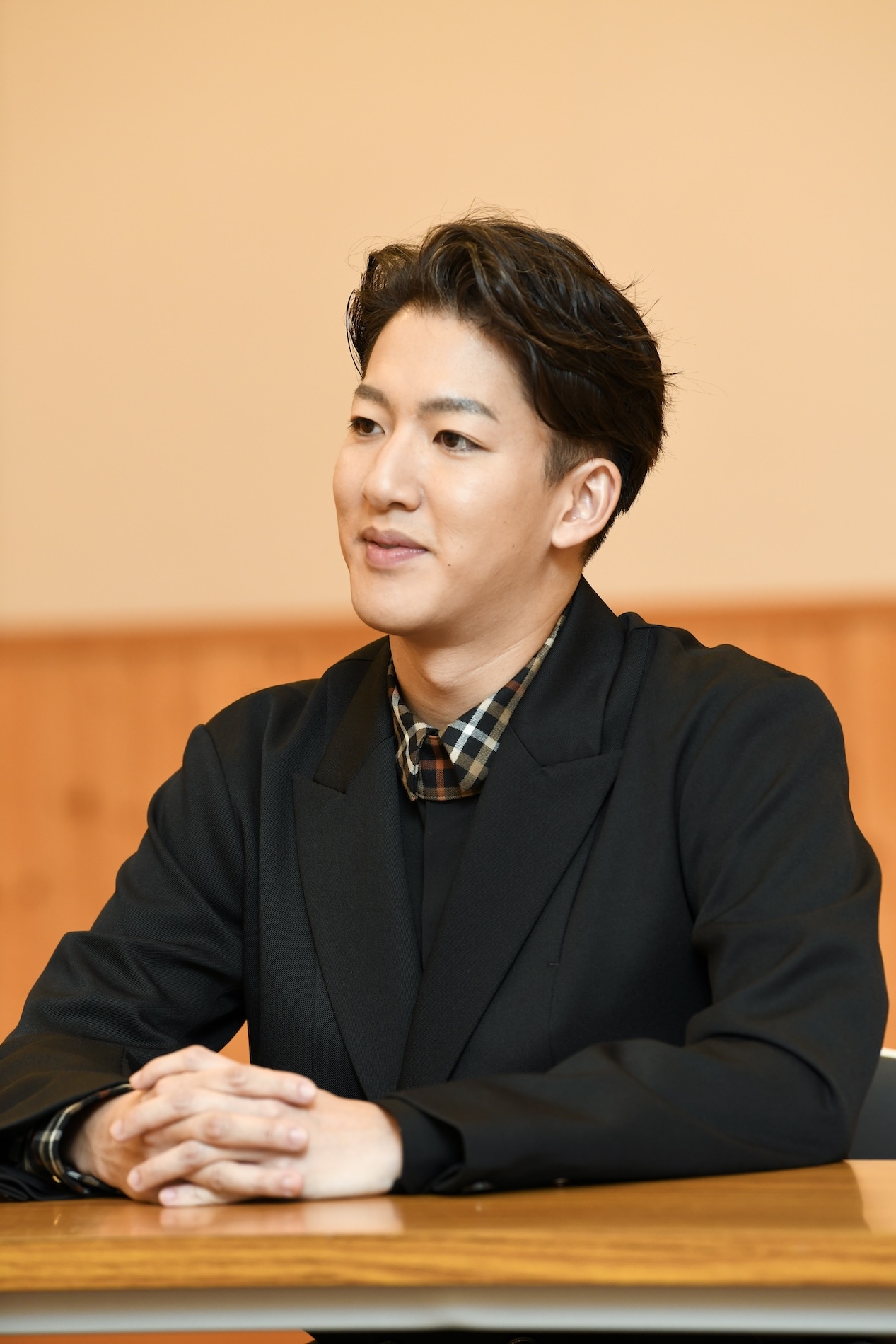 「蜘蛛絲梓弦」取材会より、尾上右近。