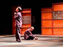 劇団太陽族「横切るひとり、見つめるひとり、なにもない空間」より。