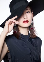 愛希れいか2026-2027年カレンダー「Elysia」10月のビジュアル。