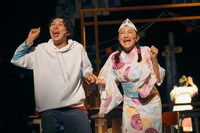 兵庫県立ピッコロ劇団 ファミリー劇場「タラレバ幽霊とタカラの山」より。（撮影：堀川高志 / kutowans studio）