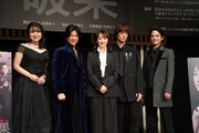 ミュージカル「破果」制作発表記者会見より。左から熊谷彩春、武田真治、花總まり、浦井健治、中山優馬。