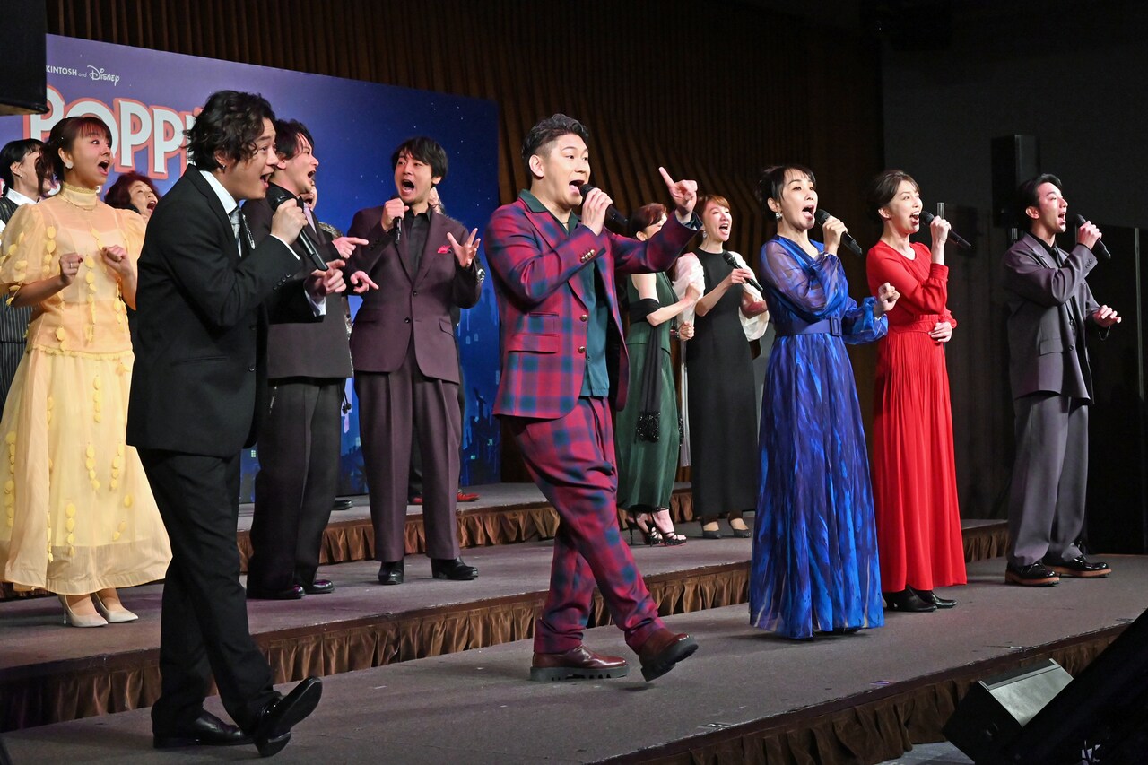 左から濱田めぐみ、朝夏まなと。 - 「メリー・ポピンズ」2026年版