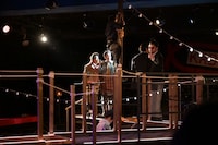 音楽劇「三文オペラ 歌舞伎町の絞首台」より。（撮影：寺司正彦）