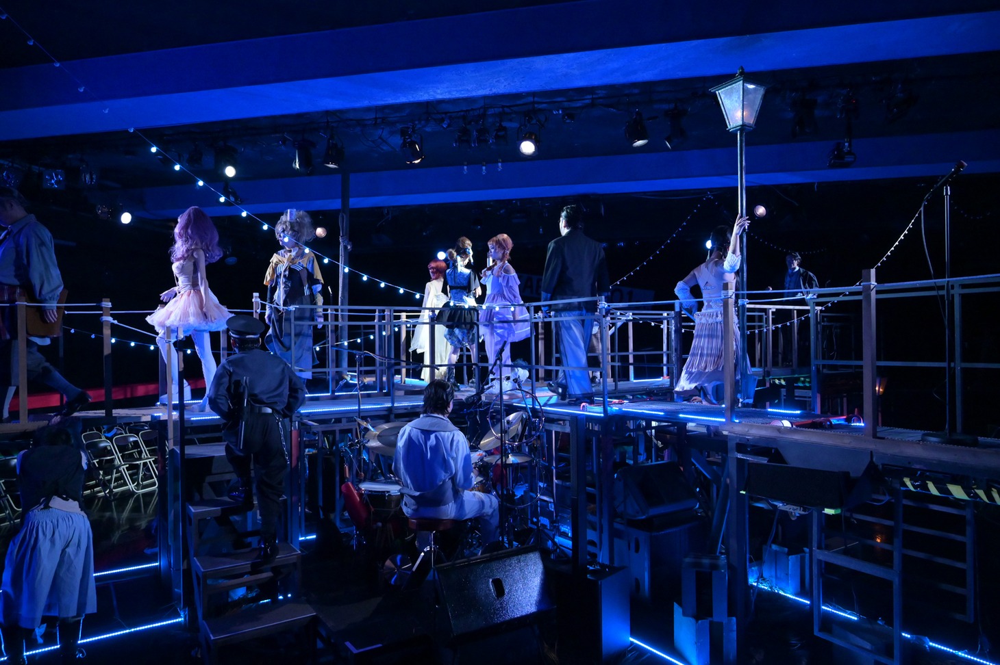 音楽劇「三文オペラ 歌舞伎町の絞首台」より。（撮影：寺司正彦）