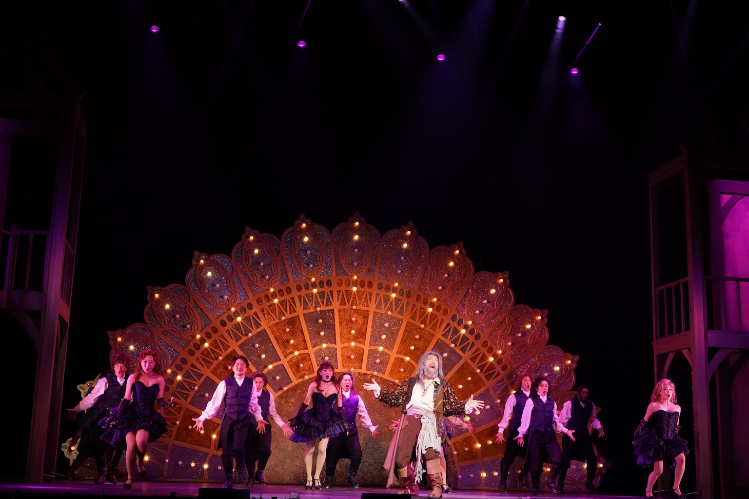 ミュージカル「サムシング・ロッテン！」より。©ミュージカル『サムシング・ロッテン！』製作委員会／岩田えり