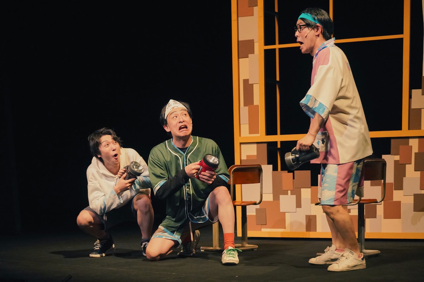 兵庫県立ピッコロ劇団 ファミリー劇場「タラレバ幽霊とタカラの山」より。（撮影：堀川高志 / kutowans studio）