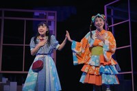 兵庫県立ピッコロ劇団 ファミリー劇場「タラレバ幽霊とタカラの山」より。（撮影：堀川高志 / kutowans studio）