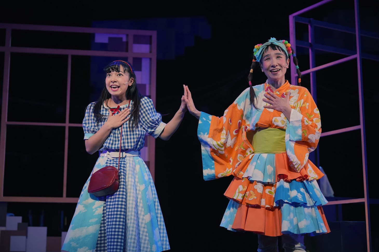 兵庫県立ピッコロ劇団 ファミリー劇場「タラレバ幽霊とタカラの山」より。（撮影：堀川高志 / kutowans studio）