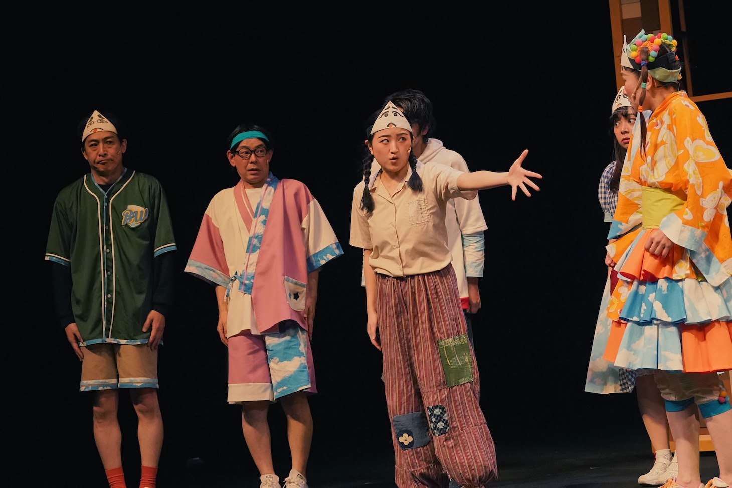 兵庫県立ピッコロ劇団 ファミリー劇場「タラレバ幽霊とタカラの山」より。（撮影：堀川高志 / kutowans studio）