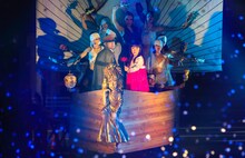 新宿梁山泊 第79回公演 唐十郎初期作品連続上演「愛の乞食」「アリババ」より、「愛の乞食」の様子。