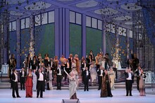 新国立劇場オペラ「こうもり」演出はハインツ・ツェドニク