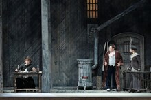 新国立劇場オペラ「こうもり」演出はハインツ・ツェドニク