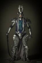 合田雅吏扮するギルガメッシュ。