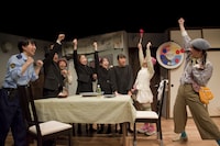 万能グローブ ガラパゴスダイナモス 20周年記念公演 第34回公演「西のメリーゴーランド」より。（撮影：藤本彦）