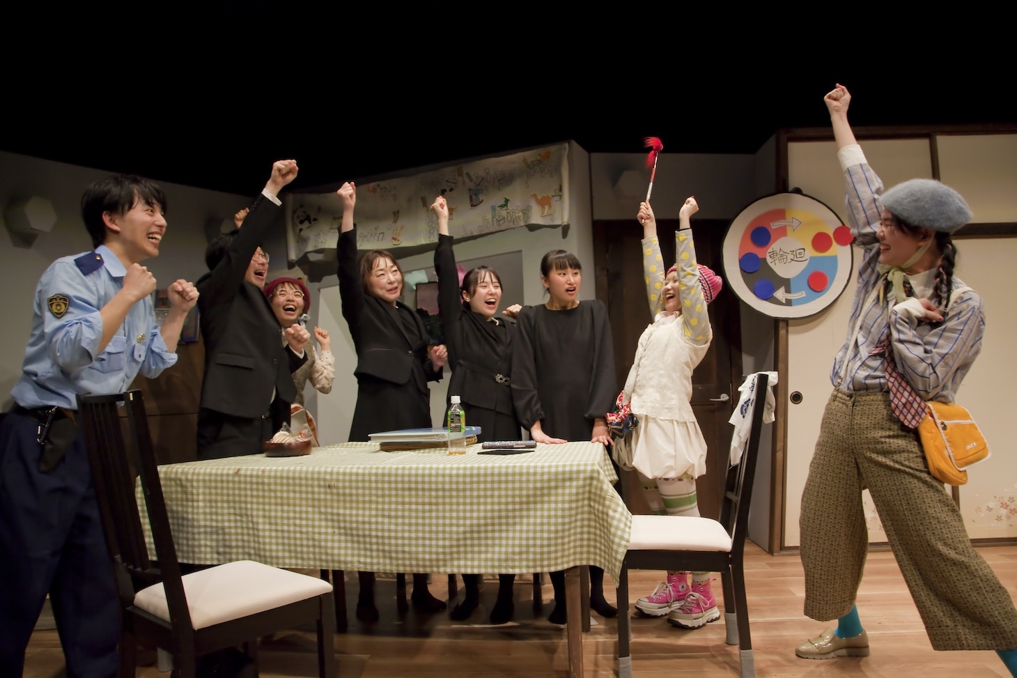 万能グローブ ガラパゴスダイナモス 20周年記念公演 第34回公演「西のメリーゴーランド」より。（撮影：藤本彦）