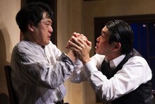 劇団チョコレートケーキ「三人の密偵」より「IGNITION」の様子。