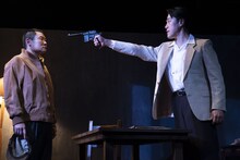 劇団チョコレートケーキ「三人の密偵」より「導火線」の様子。