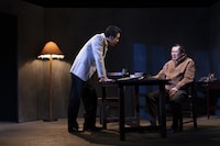 劇団チョコレートケーキ「三人の密偵」より「導火線」の様子。