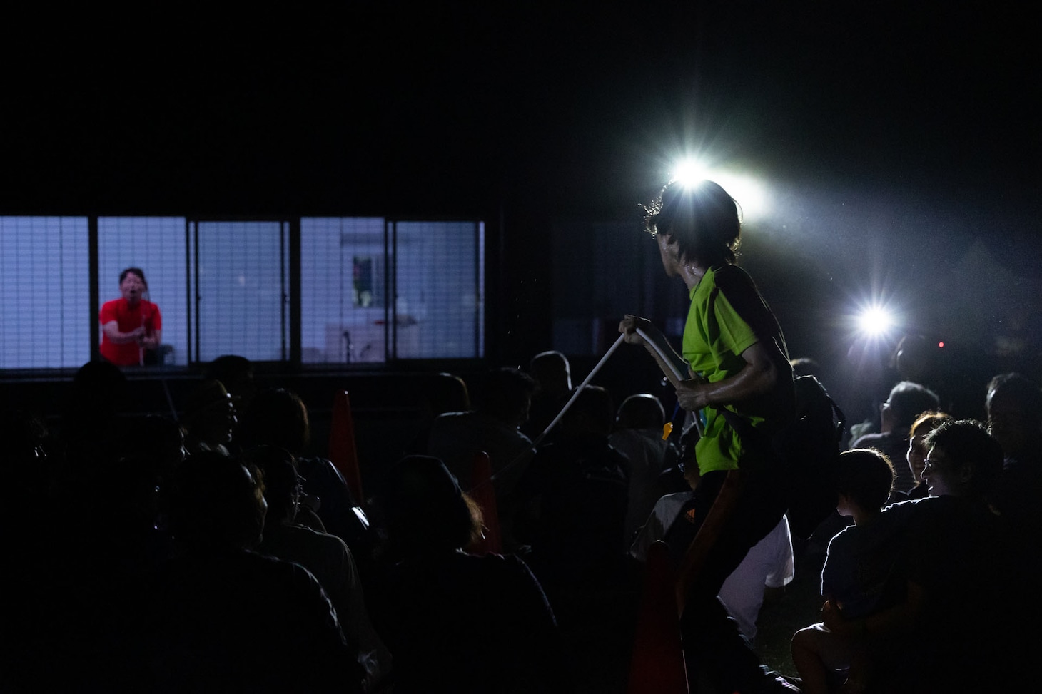 「スリーピルバーグス 第2回野外公演 in スタジアム！『リバーサイド名球会』」より。（Photo：igaki photo studio / Photo courtesy：Toyooka Theater Festival）