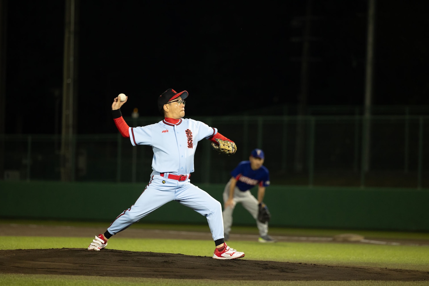 「スリーピルバーグス 第2回野外公演 in スタジアム！『リバーサイド名球会』」より。（Photo：igaki photo studio / Photo courtesy：Toyooka Theater Festival）