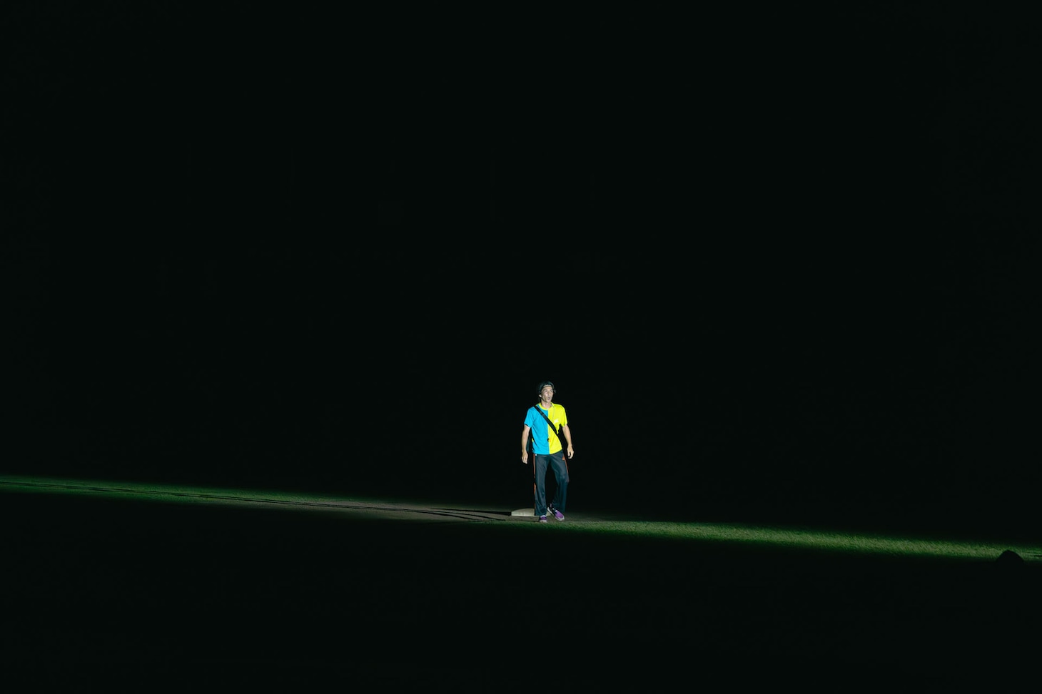 「スリーピルバーグス 第2回野外公演 in スタジアム！『リバーサイド名球会』」より。（Photo：igaki photo studio / Photo courtesy：Toyooka Theater Festival）