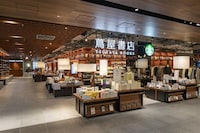 福岡天神 蔦屋書店の外観。