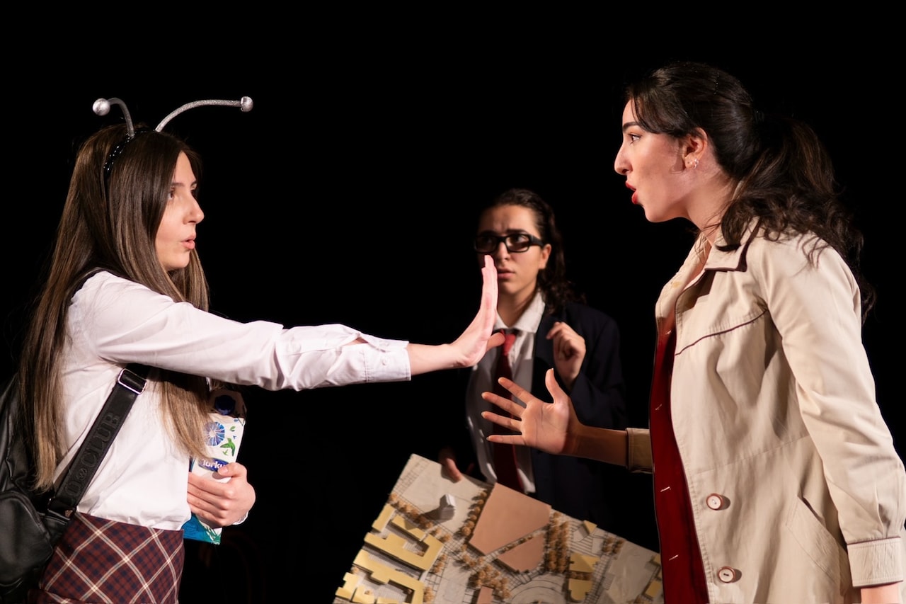 うさぎストライプ「かがやく都市」トルコ公演の様子。