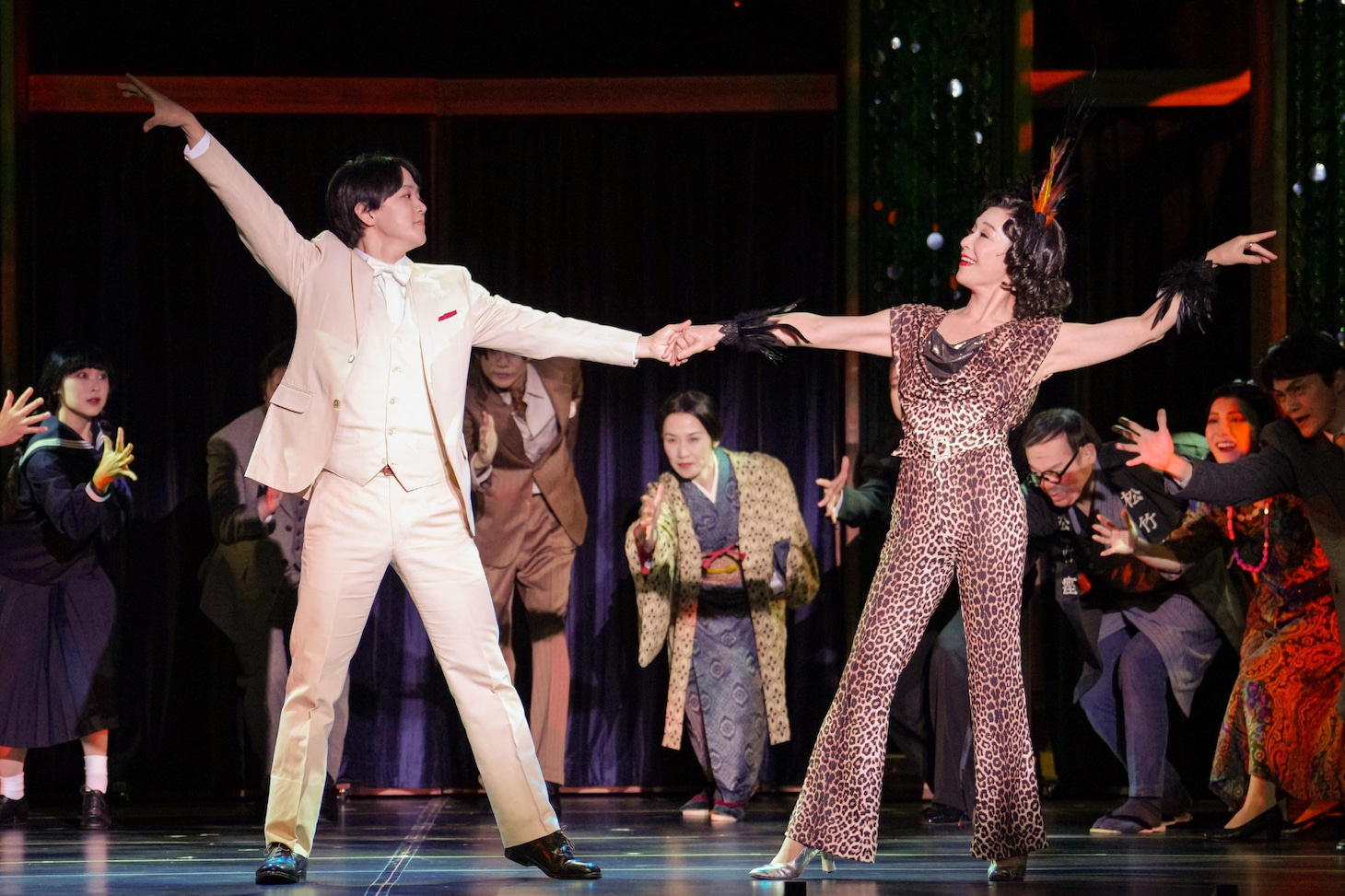 「わが歌ブギウギ-笠置シヅ子物語-」より。（撮影：宮田浩史）