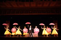 「わが歌ブギウギ-笠置シヅ子物語-」より。（撮影：宮田浩史）