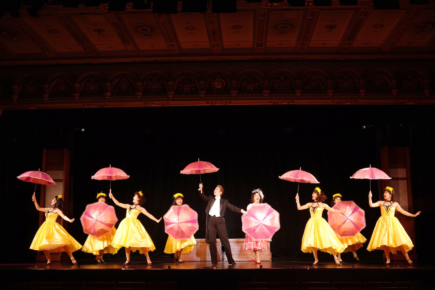 「わが歌ブギウギ-笠置シヅ子物語-」より。（撮影：宮田浩史）