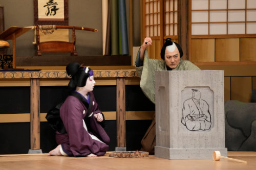 「新春浅草歌舞伎」第二部より、「傾城反魂香」の様子。©︎松竹